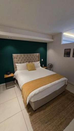 Green Point Modern Flat with Security